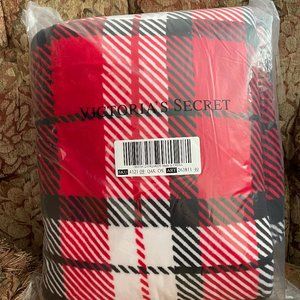 New Victoria's Secret 2021 Sherpa Blanket -Red, Black & White Plaid